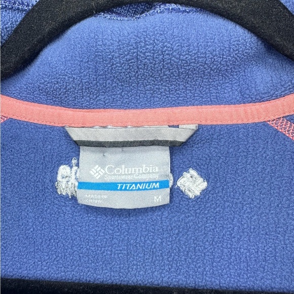 Blue Columbia Sportswear women's zip-up jacket with pink accents size medium - Picture 12 of 13